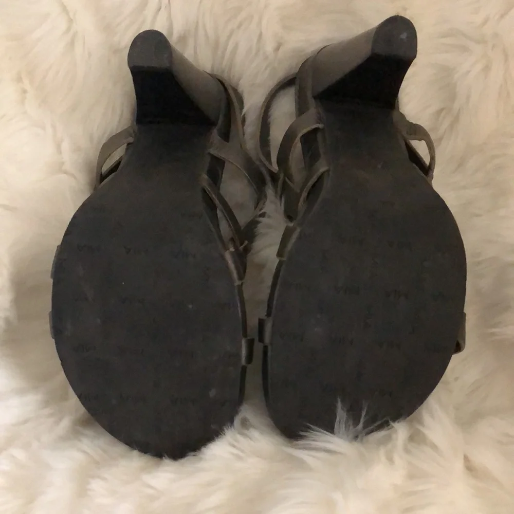 Mia Leather Pweter Color Heels Size 8